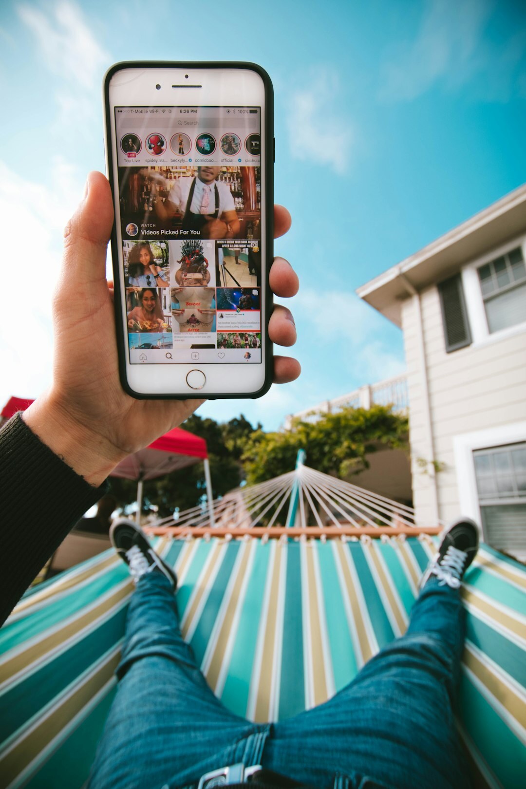 modern celebrity social media life